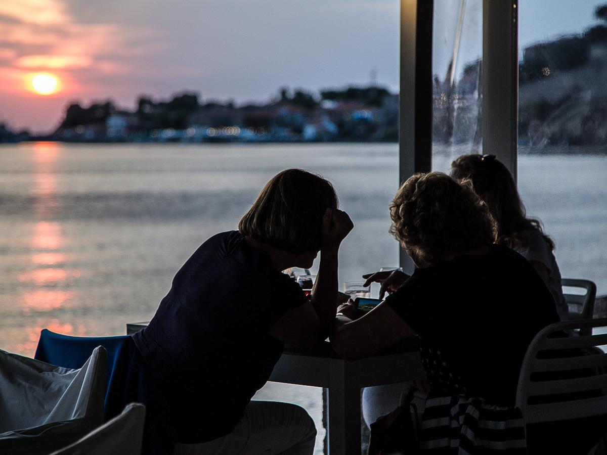 Olive Press Hotel & Apartments Mythimna Zewnętrze zdjęcie